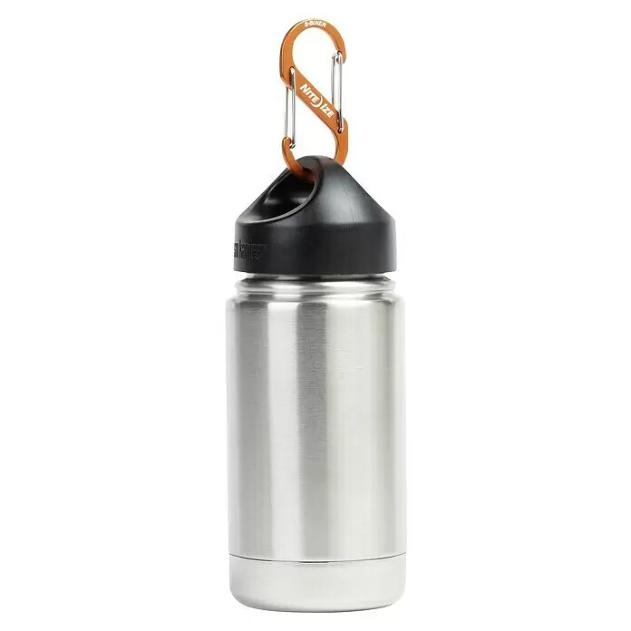 Nite Ize Mosquetón doble S-Biner - 69 x 31 mm - Botella de agua Klean Kanteen de acero inoxidable con tapa negra y mosquetón Nite Ize S-Biner naranja.