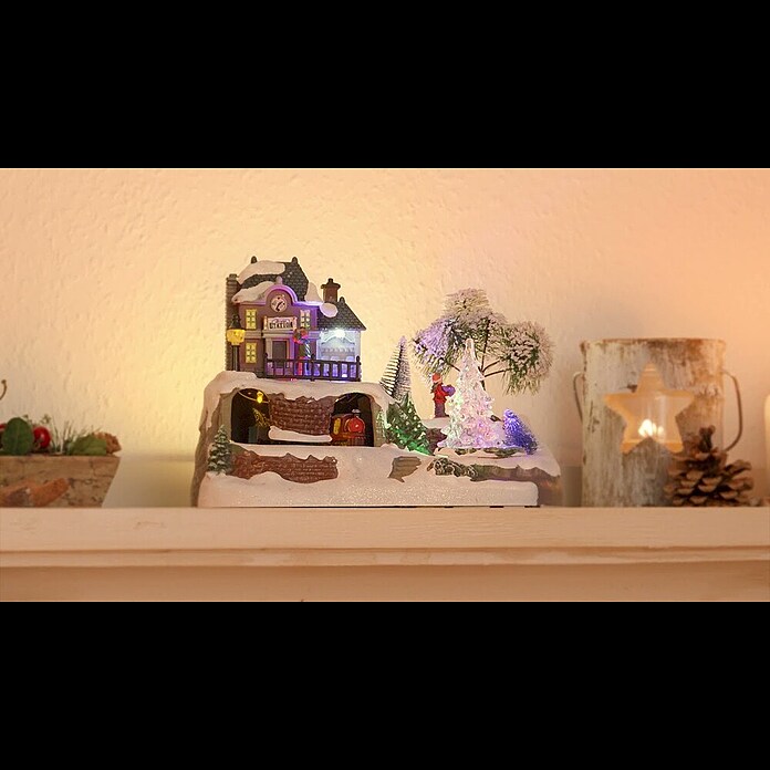 Konstsmide LED-Szenerie Szene Bahnhof mit Kristallweihnachtsbaum (L x B x H: 23,5 x 16 x 17 cm, Bunt, Batteriebetrieben, LED) | BAUHAUS