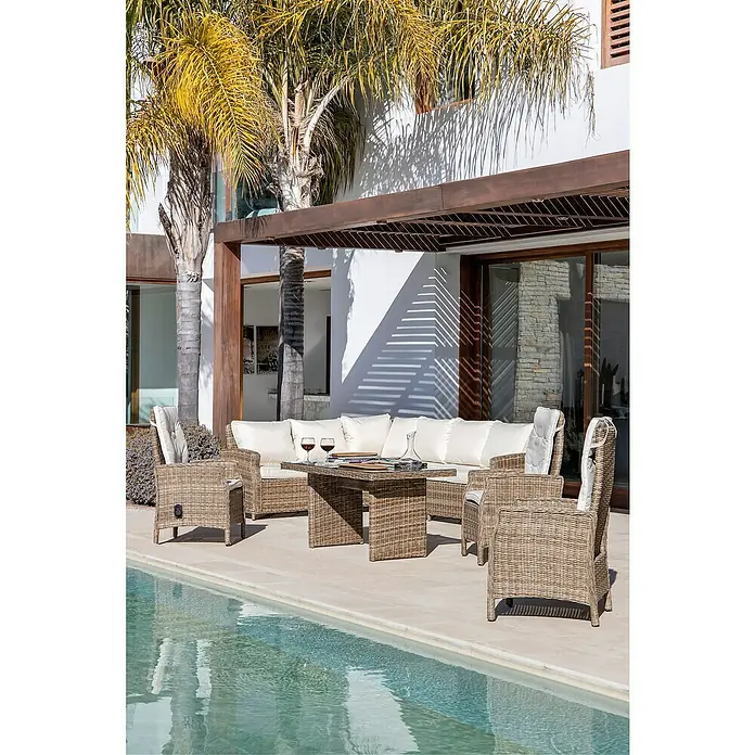 Sillón de jardín Gotland - An x Pr x Al: 60 x 70 x 110 cm, Arena, Poliratán - Lujoso juego de muebles de exterior de ratán con cómodos cojines y mesa a juego junto a una refrescante piscina. Perfecto para relajarse al aire libre.