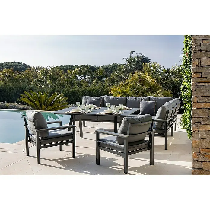 Conjunto de muebles Simona - 7 pzs., Acero/Polywood, Gris oscuro - Elegante conjunto de comedor gris con mesa y sillas para uso exterior. Diseño elegante para jardín y terraza. Cómodos cojines de asiento incluidos.
