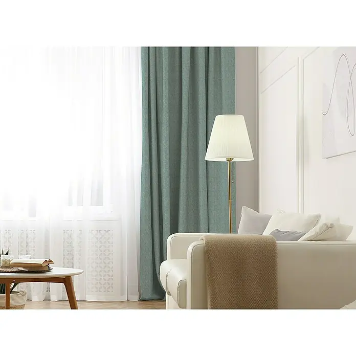 Cortina con ollaos Eco Green - An x Al: 140 x 270 cm, Turquesa - Elegante sala de estar con luz natural suave, un sofá color crema y cortinas verdes largas y elegantes como punto focal.
