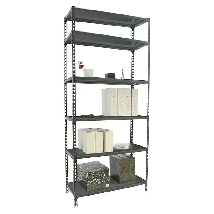 Simonrack Simonclick Metallregal Simonclick Super Plus - H x B x T: 250 x 110 x 40 cm, Traglast pro Boden: 200 kg, Anzahl Böden: 6 Stk., Stecken, Anthrazit/Anthrazit - Ein graues Metallregal mit sechs Fächern, die mit verschiedenen Gegenständen gefüllt sind, steht vor einem schwarzen Hintergrund.