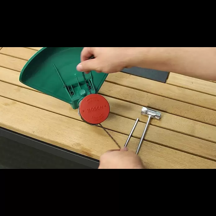 Bosch Elektro-Freischneider AFS 23-37 - 1.000 W, Schnittbreite Faden: 37 cm, Schnittbreite Messer: 23 cm - Tutorial: Freischneider AFS 23-37 von Bosch