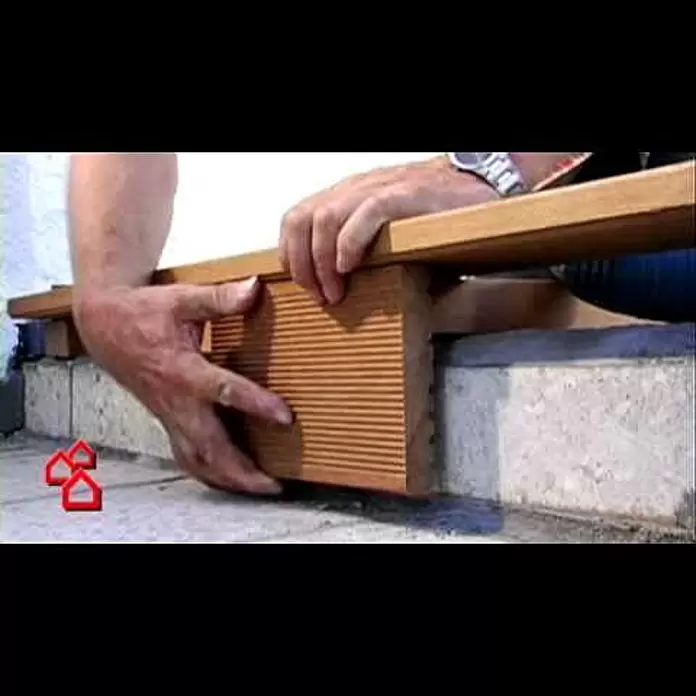 Konstruktionsholz300 x 7 x 4,5 cm, Kiefer, Glatt gehobelt, Teak - Holzterrasse verlegen – So geht`s richtig | BAUHAUS