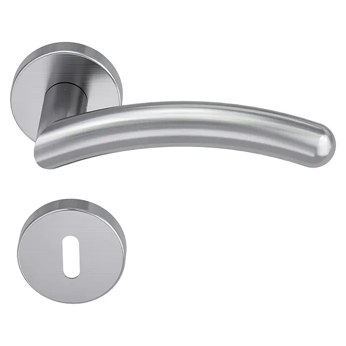 Diamond Doors Modern Drückergarnitur Swing - Edelstahl, L-Form, Stärke Tür: 40 mm - 45 mm, Buntbart - Türbeschlag aus Edelstahl, bestehend aus einem Türgriff und einem Schlossrosettenbeschlag, auf schwarzem Hintergrund.