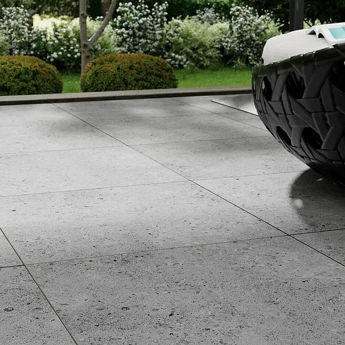 Marazzi Terrassenfliese Esterno 20T Gris Fleury - 60 x 60 x 2 cm, Grau, Matt - Detailaufnahme einer grauen Terrassenfliese mit natürlicher Steinoptik, ideal für den Außenbereich.