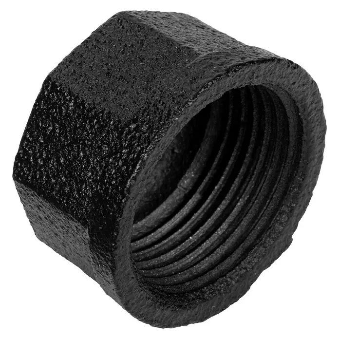 Walteco Rusticline Schraubkappen Tube - Stahl, Schwarz - Nahaufnahme einer schwarzen Tempergusskappe mit Innengewinde, die für Rohrleitungsanwendungen verwendet wird. Robuste Bauweise für dichte Verbindungen.