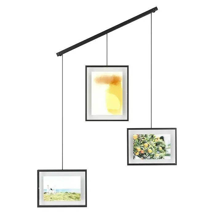 Umbra Bilderrahmen-Set Exhibit - 1 x 13x18 cm, 2 x 10x15 cm, Schwarz, Metall - Eine an der Decke hängende Fotogalerie mit drei Rahmen, die unterschiedliche Motive zeigen, verleiht jedem Raum eine künstlerische Note.