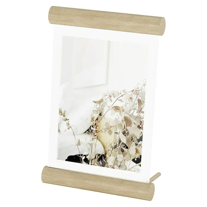 Umbra Bilderrahmen Scroll - 10 x 15 cm, Braun, Holz - Stilvolles Poster mit Holzaufhängung, das ein elegantes Wohnambiente schafft und die Ästhetik des Raumes unterstreicht.