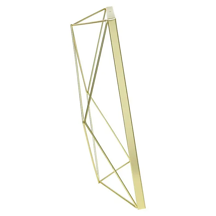 Umbra Bilderrahmen Prisma - 20 x 25 cm, Messing, Glas - Nahaufnahme eines stilvollen, goldenen Beistelltisches mit geometrischem Design, ideal als dekoratives Möbelstück.