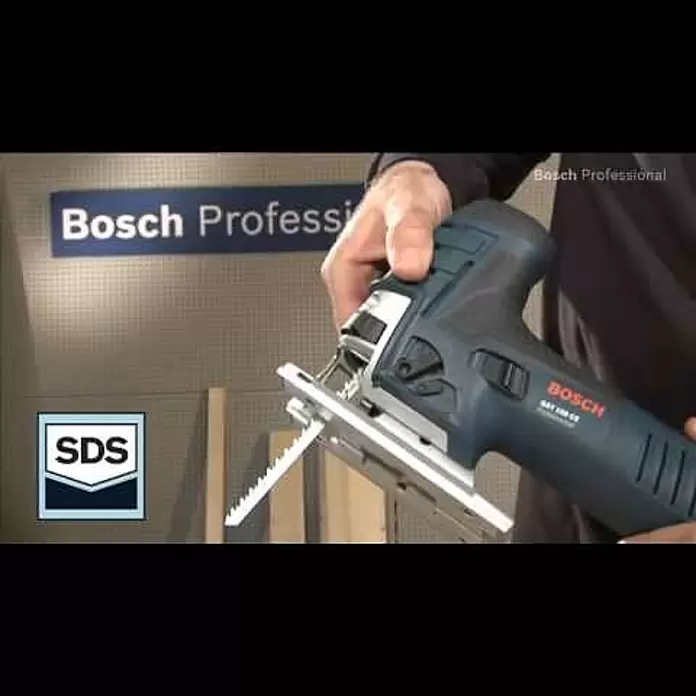 Bosch Professional Elektro-Pendelhubstichsäge GST 150 CE - 780 W, 500 /min - 3.100 /min, Anzahl Pendelhubstufen: 4 Stk. - Bosch Stichsägen GST 150 CE / GST 150 BCE Professional