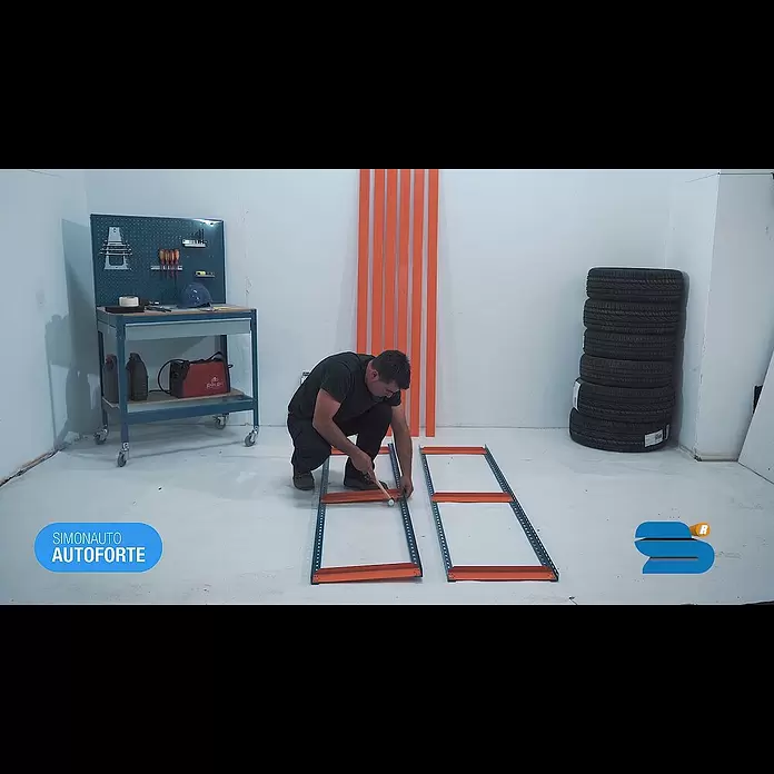 Simonrack Simonauto Reifenregal Autoforte - H x B x T: 200 x 150 x 45 cm, Anzahl Träger: 3 Stk., Stecken, Blau/Orange - Vídeo de montaje de la estantería metálica sin tornillos Autoforte, Simonrack.