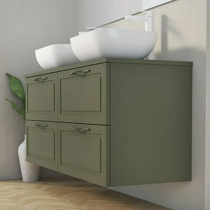 Artysan Mueble bajo de lavabo Toja - An x Pr x Al: 120 x 45 x 54,5 cm, Musgo - Imagen de un moderno mueble de baño en verde con dos lavabos. El diseño elegante del gabinete proporciona un punto focal visual.