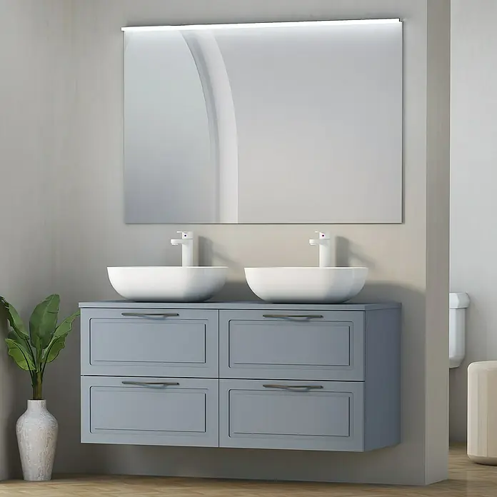 Artysan Encimera para lavabo Toja - 45,7 x 121 x 1,6 cm, Azul - Un baño elegante con un tocador doble gris moderno, lavabos de estilo moderno y un gran espejo con iluminación integrada.