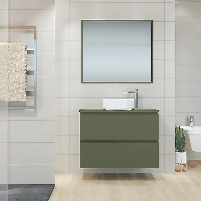 Artysan Mueble bajo de lavabo Cíes - L x An x Al: 38,6 x 90 x 64 cm, Musgo - Un baño moderno con un mueble de lavabo verde oliva y un espejo cuadrado encima.