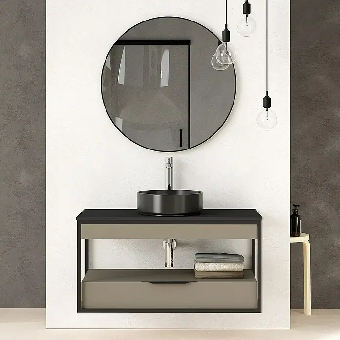 Artysan Conjunto de mueble de baño Izaro - Ancho: 100 cm, 3 pzs., Fango/Negro, Mate - Elegante interior de baño con un tocador moderno, espejo redondo e iluminación elegante, creando un ambiente sereno y lujoso.