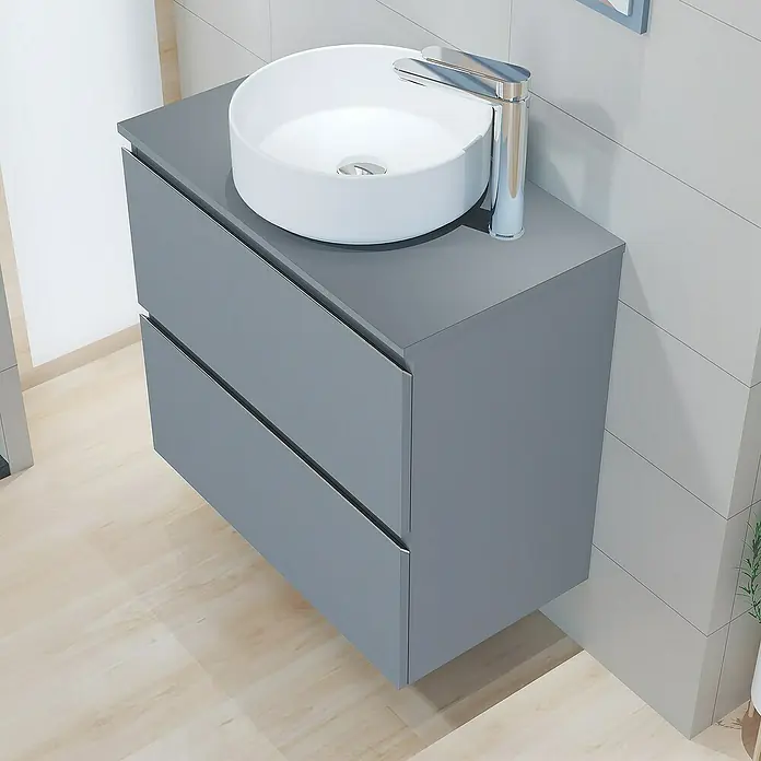 Artysan Mueble bajo de lavabo Cíes - L x An x Al: 38,6 x 70 x 64 cm, Azul - Mueble de baño moderno con gabinete inferior gris y un lavabo sobre encimera redondo y blanco. El diseño irradia una estética elegante y minimalista.