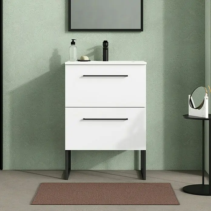 Artysan Mueble bajo de lavabo Arosa - L x An x Al: 44,6 x 60 x 64 cm, Blanco - Mueble de baño blanco con dos cajones, tiradores y patas negros, bajo un espejo rectangular.
