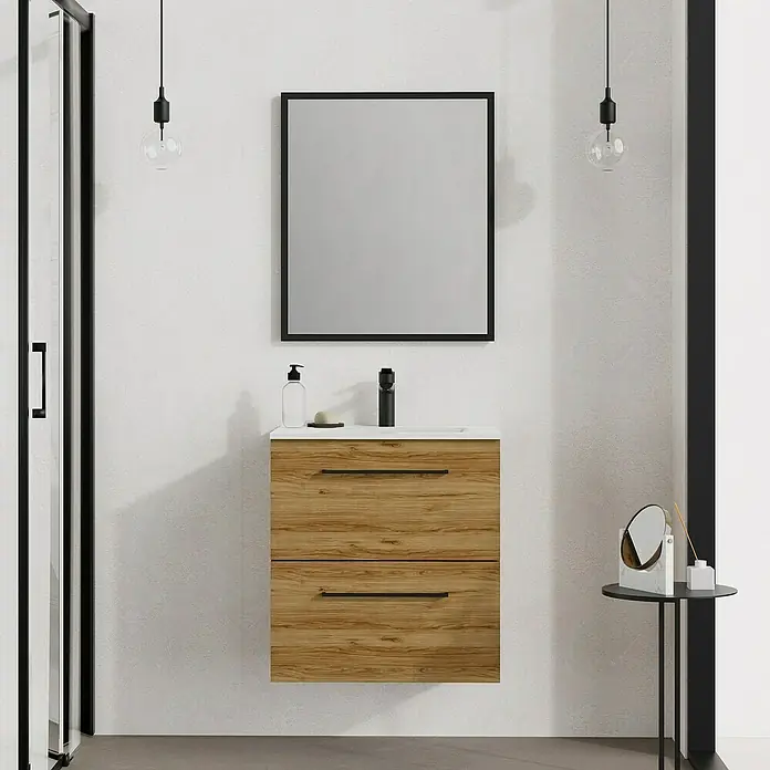 Artysan Mueble bajo de lavabo Arosa - L x An x Al: 44,6 x 60 x 64 cm, Roble Guadarrama - Interior de baño moderno con un mueble de tocador de chapa de madera, un espejo cuadrado y luces colgantes minimalistas.