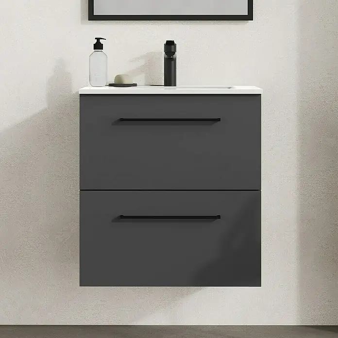 Artysan Mueble bajo de lavabo Arosa - L x An x Al: 44,6 x 60 x 64 cm, Antracita - Primer plano de un moderno mueble de baño gris con dos cajones, encimera blanca, dispensador de jabón y grifo negro.