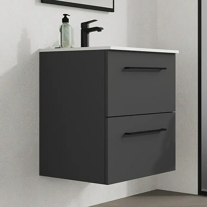 Artysan Mueble bajo de lavabo Arosa - L x An x Al: 44,6 x 60 x 64 cm, Antracita - Un moderno mueble de baño gris con cajones y una encimera blanca, que incluye un grifo negro y un dispensador de jabón.
