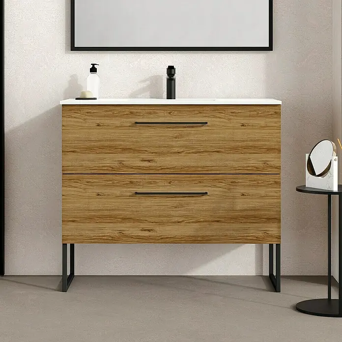 Artysan Mueble bajo de lavabo Arosa - L x An x Al: 44,6 x 100 x 64 cm, Roble Guadarrama - Un tocador moderno con dos cajones y estructura metálica negra, perfecto para un baño elegante. El tocador ofrece mucho espacio de almacenamiento.