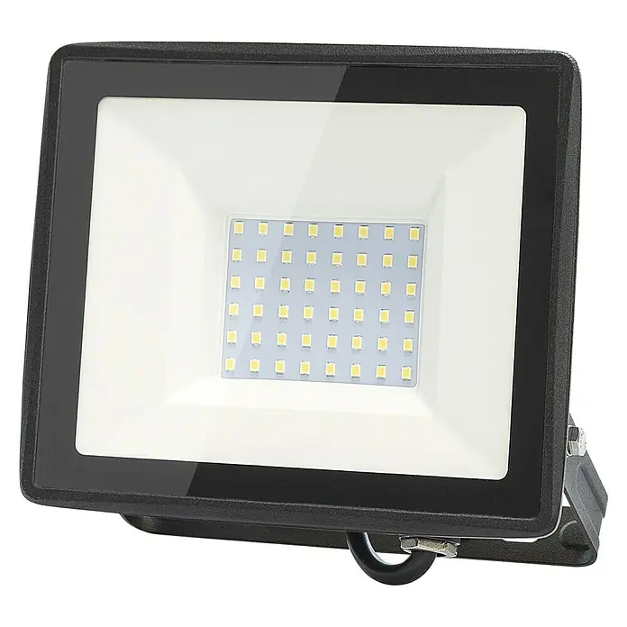 Garza Proyector LED Basic - 50 W - Primer plano de un foco LED con carcasa negra y matriz de LED cuadrada.