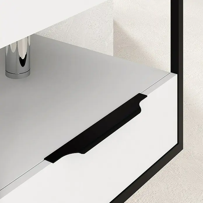 Artysan Conjunto de mueble de baño Izaro - Ancho: 60 cm, 3 pzs., Blanco/Negro, Mate - Primer plano de una unidad de cajón blanco con un asa negra y marco negro, parte de un moderno mueble de baño.