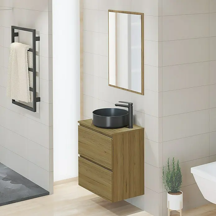 Artysan Encimera para lavabo Cíes - 39,1 x 61 x 1,6 cm, Roble Guadarrama - Lavabo de baño moderno con mueble de madera, lavabo sobre encimera negro y espejo. Toallero radiador en la pared.