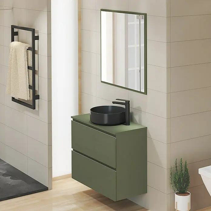 Artysan Mueble bajo de lavabo Cíes - L x An x Al: 38,6 x 80 x 64 cm, Musgo - Un baño elegante con un mueble de baño verde con cajones y un lavabo negro sobre encimera bajo un espejo enmarcado a juego.