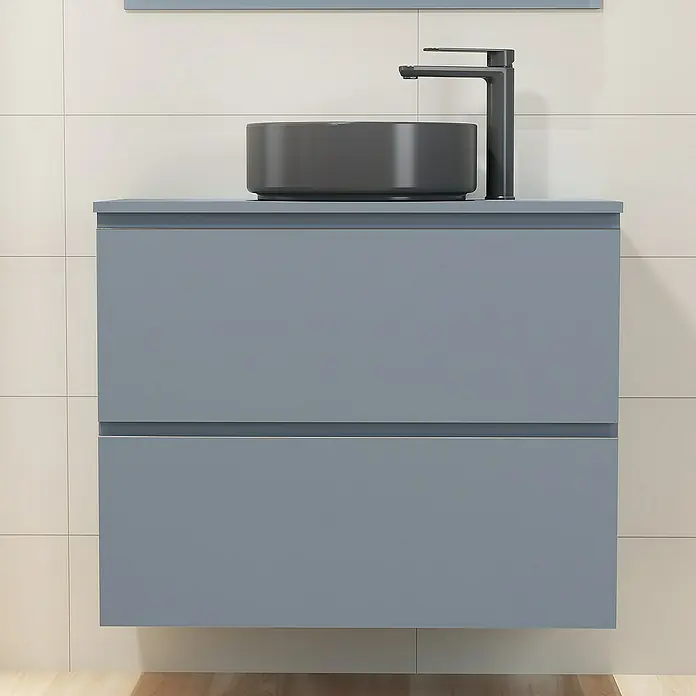 Artysan Mueble bajo de lavabo Cíes - L x An x Al: 38,6 x 80 x 64 cm, Azul - Mueble de baño moderno azul con lavabo sobre encimera redondo y grifo negro, perfecto para un baño elegante y contemporáneo.