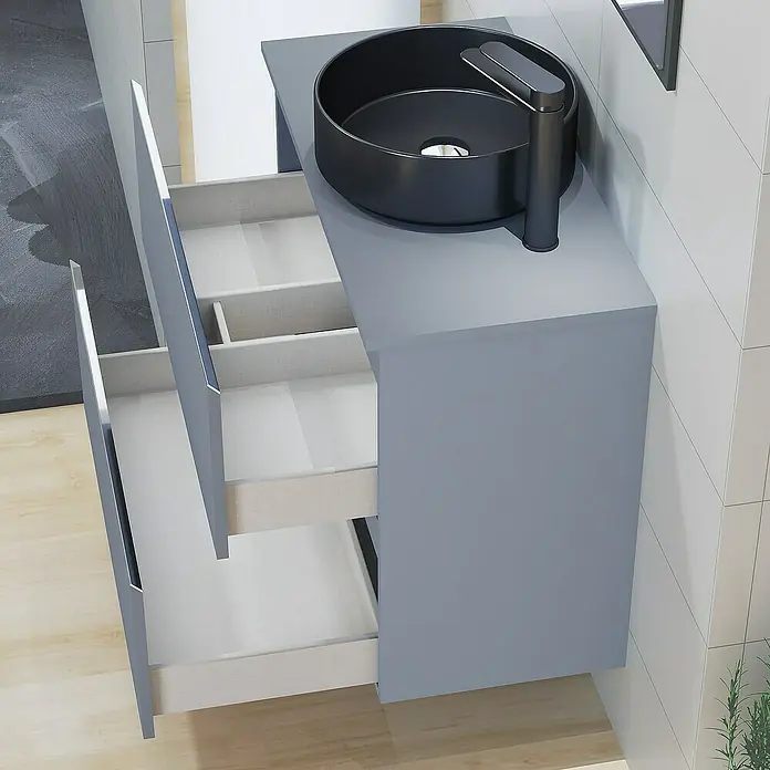 Artysan Mueble bajo de lavabo Cíes - L x An x Al: 38,6 x 80 x 64 cm, Azul - Mueble de baño moderno en gris con cajones abiertos y un elegante lavabo sobre encimera negro con grifería.
