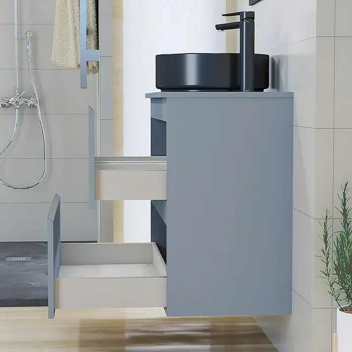 Artysan Mueble bajo de lavabo Cíes - L x An x Al: 38,6 x 80 x 64 cm, Azul - Mueble de baño gris con dos cajones abiertos y lavabo negro con grifo.