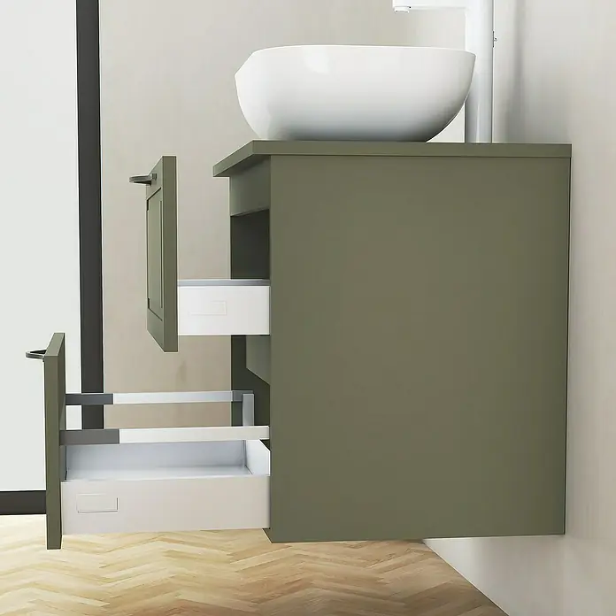 Artysan Mueble bajo de lavabo Toja - An x Pr x Al: 60 x 45 x 54,5 cm, Musgo - Imagen de un mueble de baño verde oliva con cajones abiertos y un lavabo sobre encimera blanco encima.