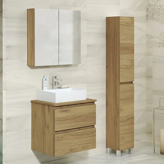 Artysan Mueble bajo de lavabo Fons - L x An x Al: 44,6 x 60 x 64 cm, Roble Guadarrama - Un conjunto de baño con un mueble de lavabo de dos cajones, un armario con espejo y un armario alto, todo con un acabado tipo madera.