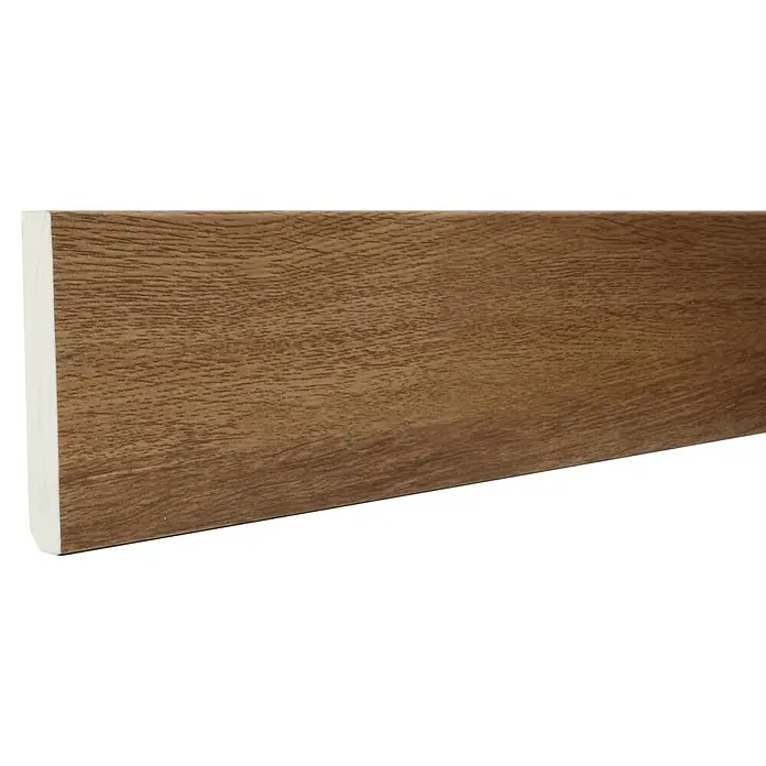 Rodapié Roble Natural - 2,2 m x 13 mm x 90 mm - Primer plano de un rodapié con aspecto de madera con un borde blanco. Ideal para un diseño de casa elegante.