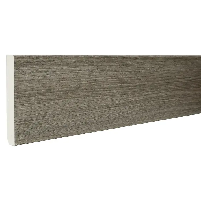 Rodapié Roble Colonial/Century Gray/Victorian Ash - 2,2 m x 13 mm x 90 mm - Imagen de un rodapié con aspecto de madera y borde blanco. El rodapié tiene un diseño simple y moderno.