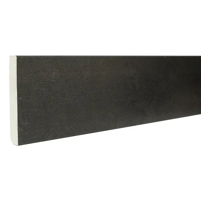 Rodapié Venezia - 2,2 m x 13 mm x 90 mm - La imagen muestra un rodapié negro. Es simple y moderno, ideal para interiores minimalistas.