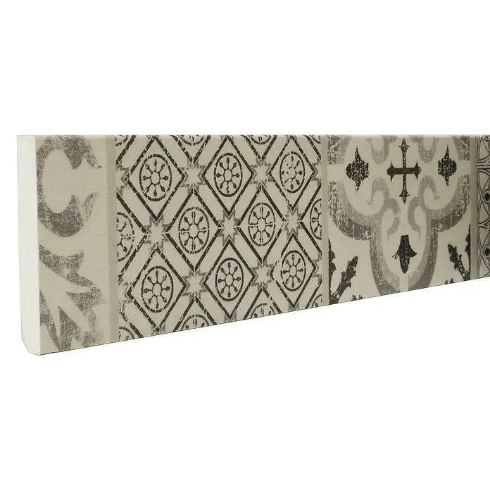 Rodapié Retro Black White - 2,2 m x 13 mm x 90 mm - Panel decorativo de pared con un estampado de azulejos vintage, que añade un toque de elegancia a cualquier espacio.