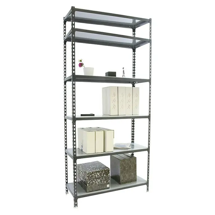 Simonrack Simonclick Metallregal Simonclick Mega Plus - H x B x T: 250 x 120 x 50 cm, Traglast pro Boden: 200 kg, Anzahl Böden: 6 Stk., Stecken, Anthrazit/Silber - Bild eines grauen Metallregals mit mehreren Ablagen, auf denen verschiedene Gegenstände wie Kartons, Schachteln und Dekoartikel stehen.