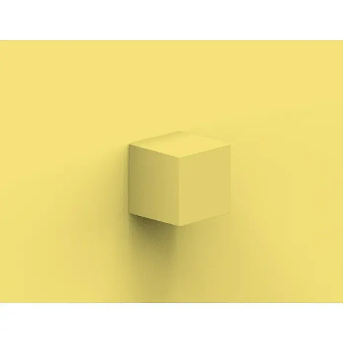 New Garden Lámpara solar LED decorativa Wally - Blanco, L x An x Al: 18 x 18 x 18 cm - Cubo amarillo que se extiende desde una superficie amarilla a juego. Presentación mínima de un producto en forma de cubo con sombreado sutil.