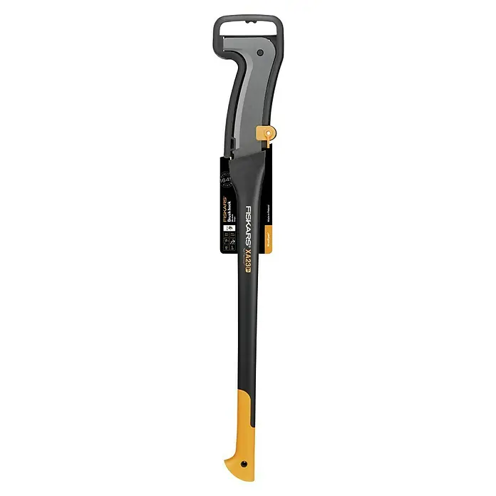 Fiskars WoodXpert Machete XA23 - Länge: 94,5 cm - Das Bild zeigt eine Fiskars XA23 Brush Hook, ein Werkzeug mit schwarzem Griff und orangefarbenen Akzenten. Ideal für Gartenarbeiten und Baumpflege.