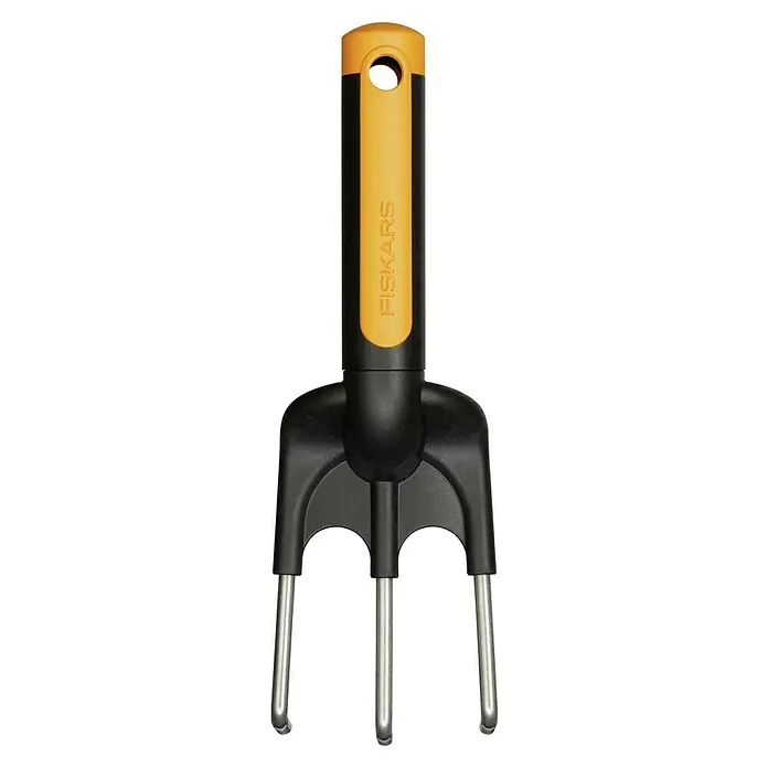 Fiskars Premium Kleinrechen - Länge: 25 cm, Stahl - Nahaufnahme einer Fiskars Unkrautkralle mit gelb-schwarzem Griff und drei silbernen Zinken.