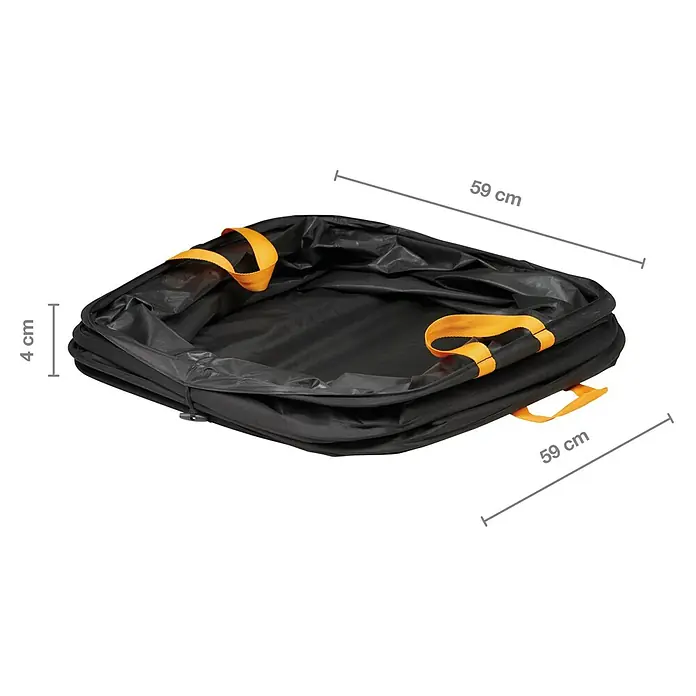 Fiskars Ergo Pop-Up Gartenabfallsack - 219 l - Schwarzer, rechteckiger Faltkorb mit orangefarbenen Tragegriffen, zusammengefaltet für einfache Aufbewahrung, Maße sind sichtbar.
