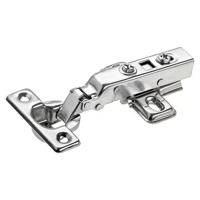 Hettich Topfscharnier - Vorliegend, Öffnungswinkel: 110 ° - Glänzendes, silbernes Metall-Möbelscharnier mit sichtbaren Einstellschrauben.