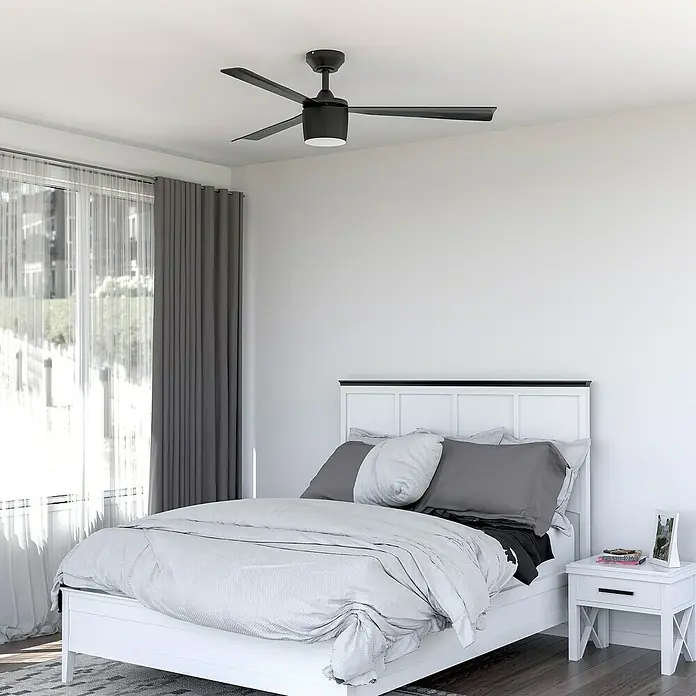 Arte confort Ventilador de techo Adra - Negro mate, 132 cm, Blanco neutro - Dormitorio con ventilador de techo: Un dormitorio moderno con un elegante ventilador de techo para una circulación de aire confortable.