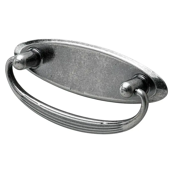 Hettich Möbelgriff - Typ Möbelgriff: Bügel, Sonstige, Sonstige, Silber, Breite: 94 mm - Nahaufnahme eines silbernen Schubladengriffs mit ovaler Basis und gebogenem Griff.