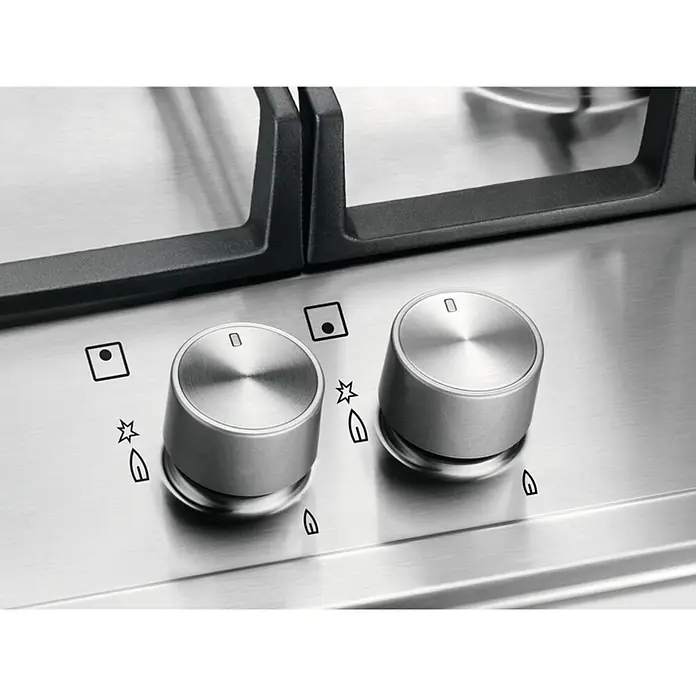 Electrolux Placa de cocción de gas EGH6333BOX - L x An: 51 x 59,5 cm, Número de quemadores de gas: 3 ud. - Primer plano de una moderna placa de gas de acero inoxidable con dos mandos de control para el ajuste del calor.