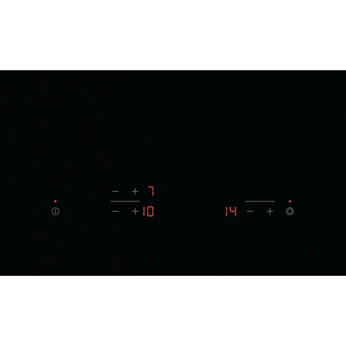 Electrolux Placa de cocción vitrocerámica EHF6231IOK - Número de fogones estándar: 3 ud. - Primer plano de una placa de inducción negra, mostrando pantallas digitales rojas que indican los ajustes de calor.
