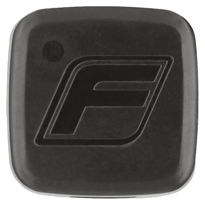 Fischer Crash-Sensor FIND.U - 250 x 250 mm - Nahaufnahme eines schwarzen quadratischen Buttons mit einem stilisierten "F"-Logo und einer kleinen runden Aussparung.